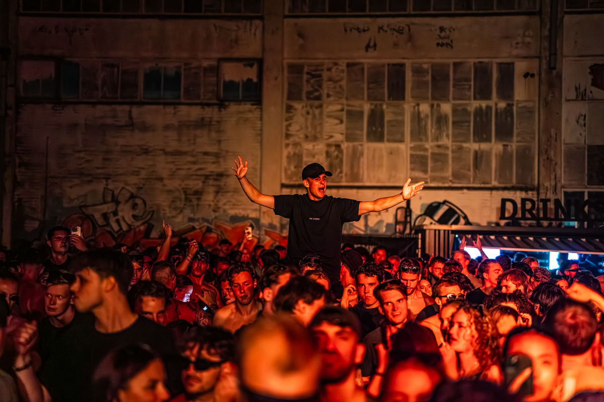 Loading... just a sec